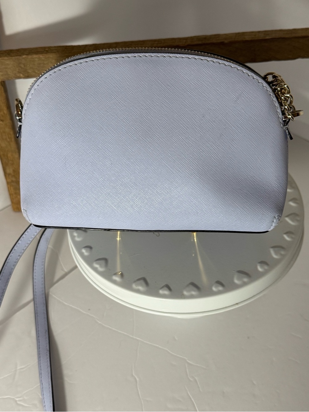 kate spade Light Lilac Dome Crossbody with Gold Tone hardware.EUC LIKE NEW - Picture 3 of 10